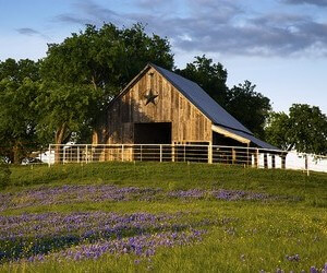 photo of a barn